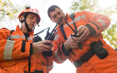 使用对讲机设置嵌入分享比较保存到局消防员，救援行动