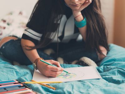 放松与反力彩图的少妇