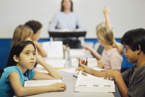 一个女孩的白日梦在课堂上。