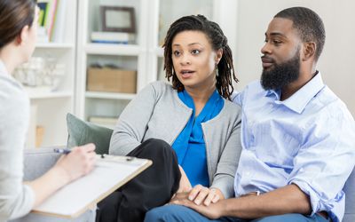 已婚夫妇向顾问谈论关系