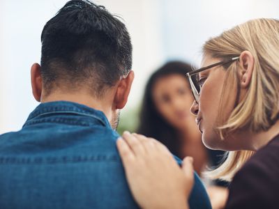 帮助治疗的妇女患者。