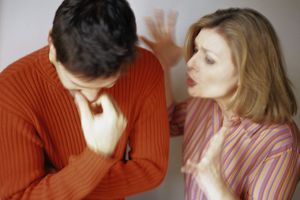 女人跟男人看不起