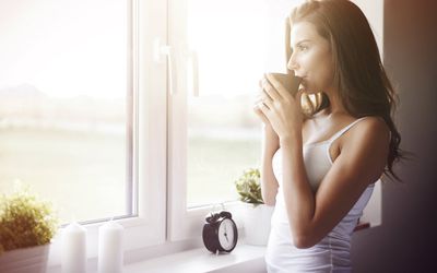 享受早晨的咖啡