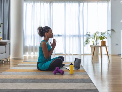 蠕虫an meditating and finding inner peace