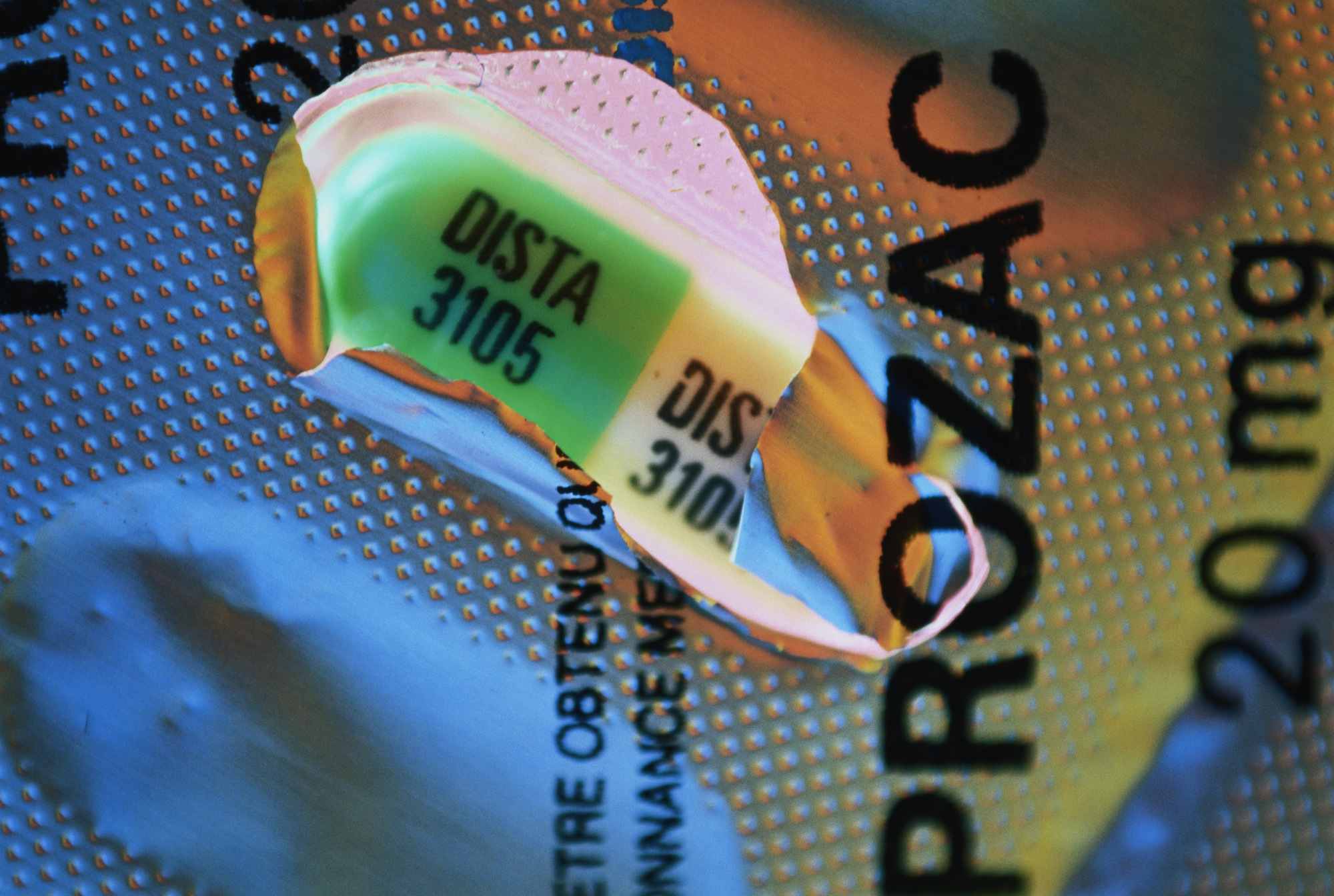 Prozac胶囊在箔包装，特写镜头