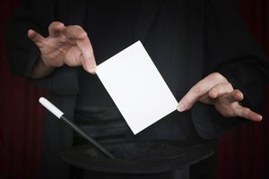 魔术师出示空白牌