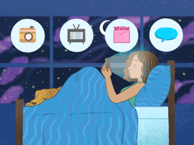 女孩坐在床上，晚上用手机醒着