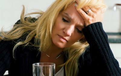 一个酗酒的女人