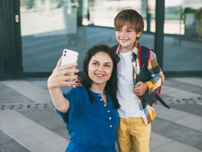 母子俩一起自拍