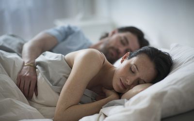 几个晚上睡在床上