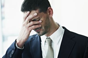 心烦意乱的男人