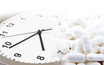 时钟用白色药片