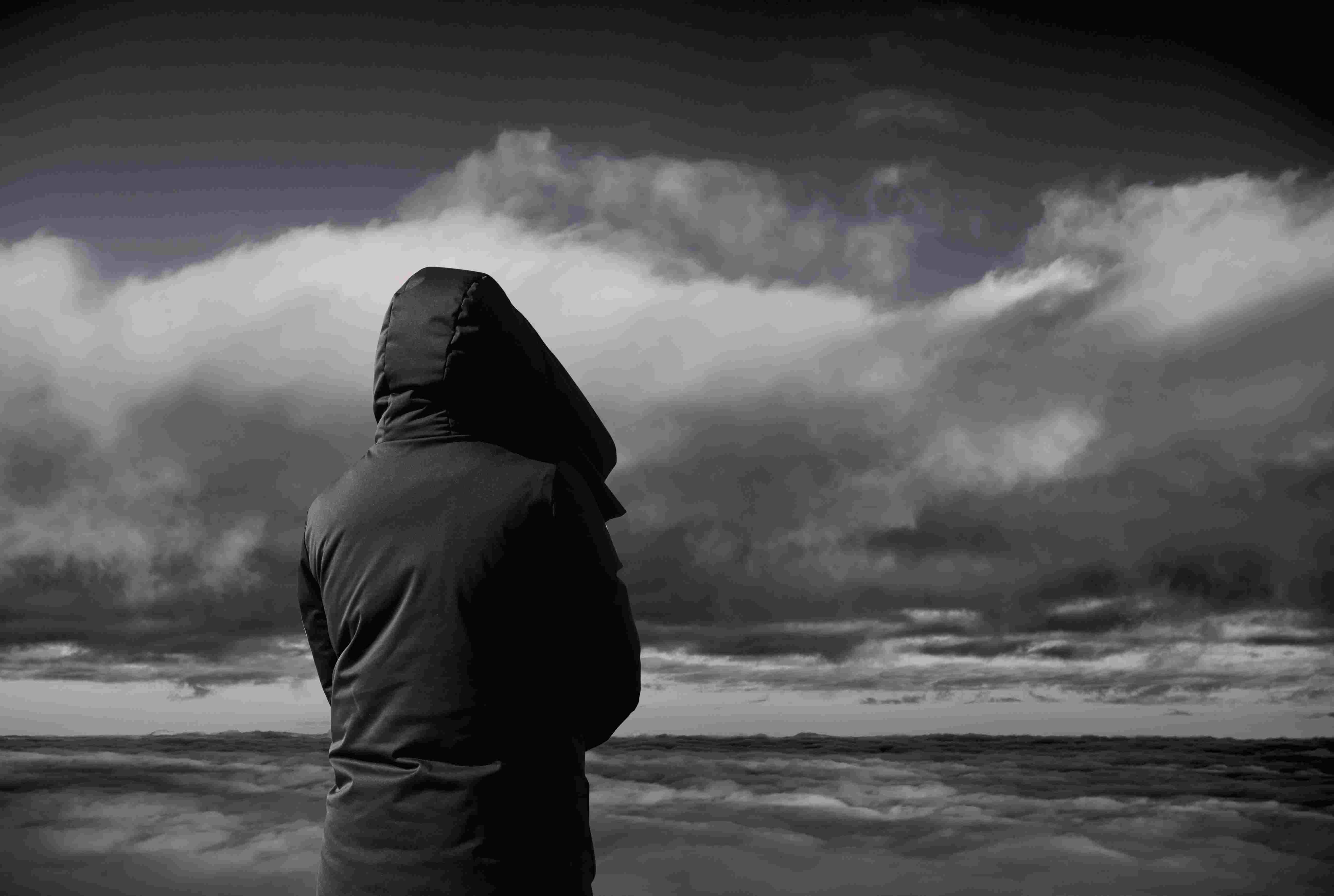 避免用绝对术语来思考，以减少社交焦虑。