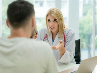 治疗师与客户合作