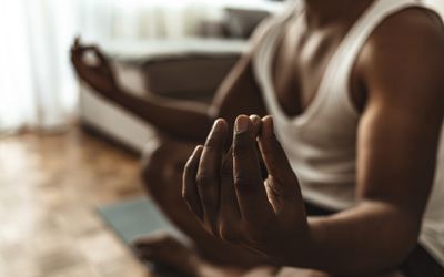 早上的第一件事是瑜伽