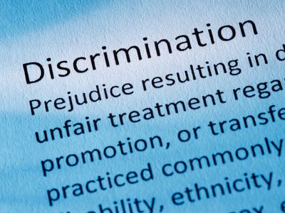 在蓝色色调图像中突出显示的歧视。