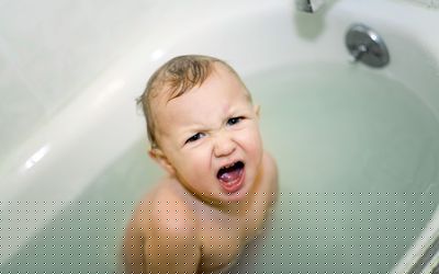 宝宝在浴缸