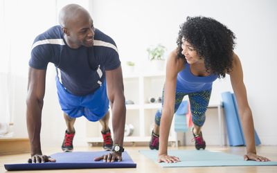 遇到健身房的潜在约会伙伴。