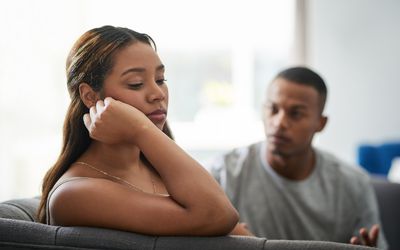 给他沉默的治疗