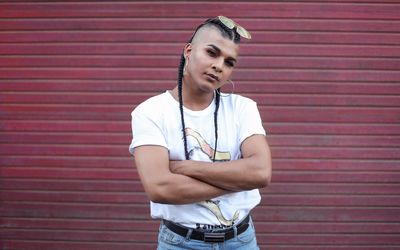 具有非符合性性别表达的个人。