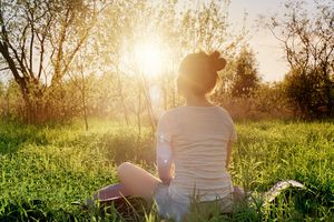 正念冥想有助于缓解焦虑。