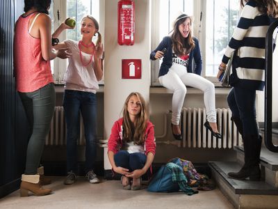 Teenagers talking in a dorm.