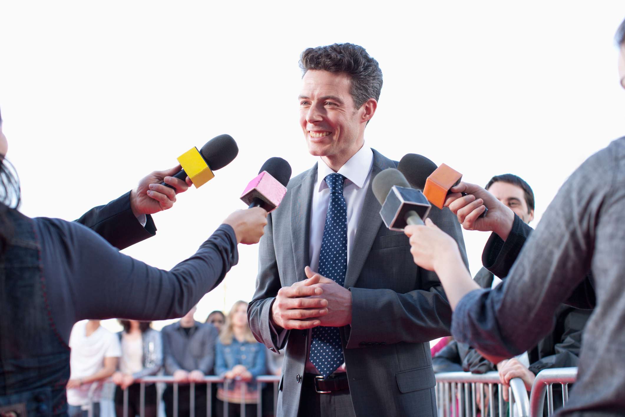 一名男子对记者说