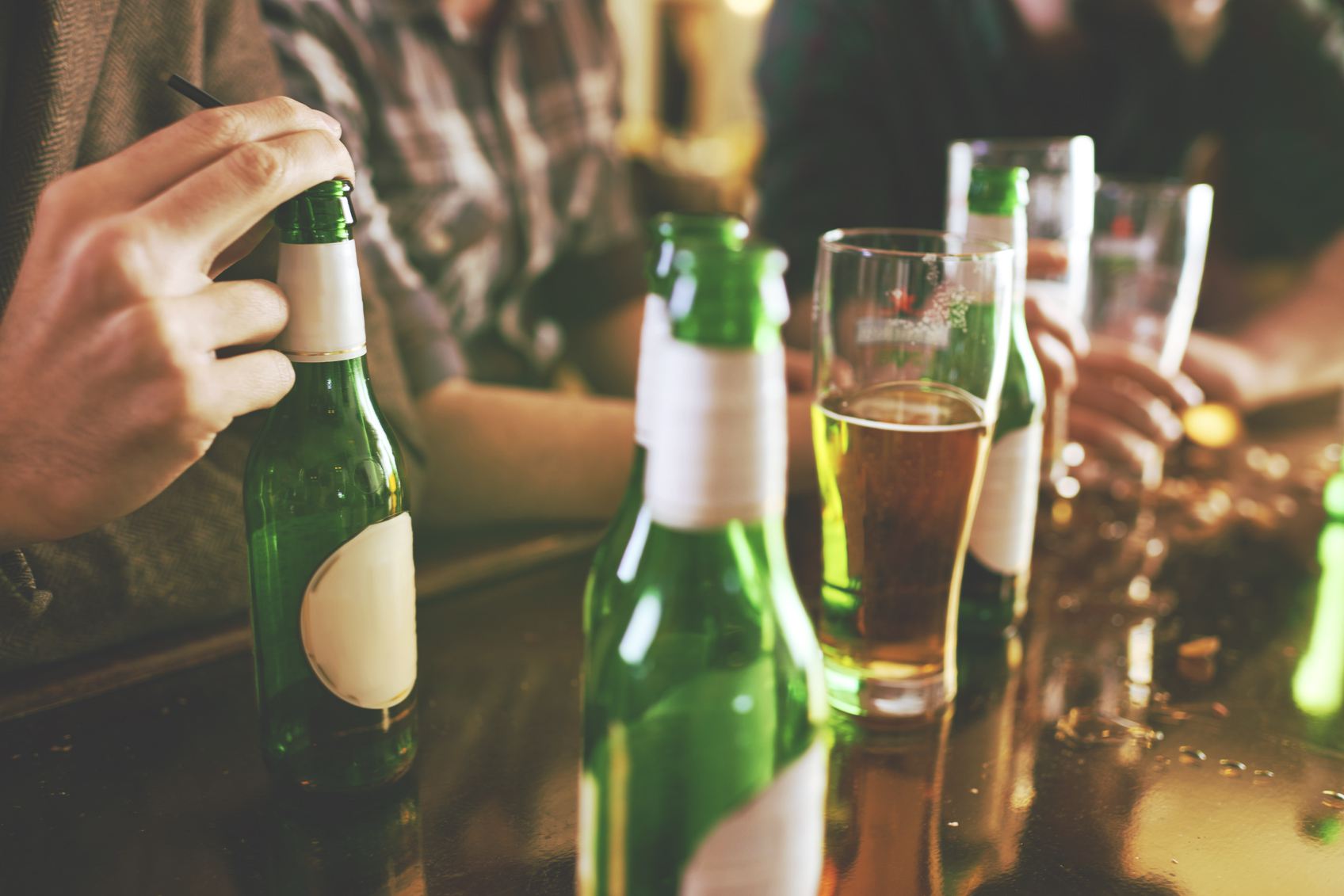 啤酒瓶在酒吧