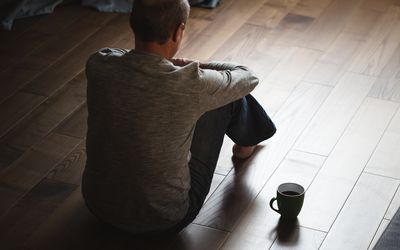 被害妄想的人可能难以函数。