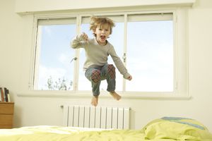 有些多动症患者很难坐着不动。