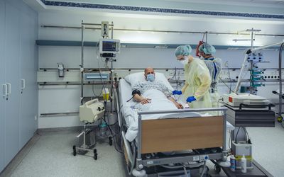 照顾患者在医院的急诊单元的患者照顾血液样本