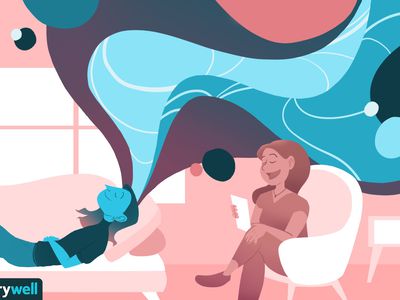 病人躺在治疗师的沙发上受迷幻药的影响