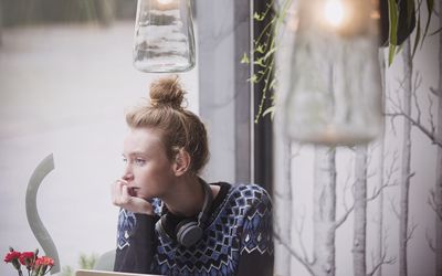 有消极的想法的女​​人