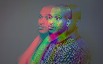 多次曝光，肖像是一个深色皮肤的男性