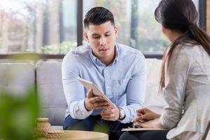 分裂型人格障碍是可以治疗的，但不可治愈的。“class=