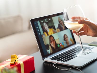 女人开虚拟派对