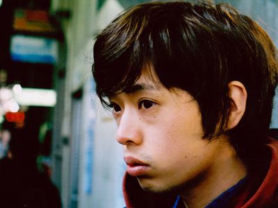 沮丧的年轻亚洲男人