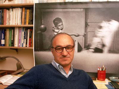 心理学家阿尔伯特班牙坐在菲利