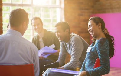 微笑的女人享受组疗程