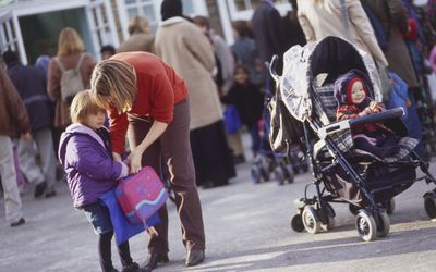 帮助您的学龄前儿童社交焦虑。